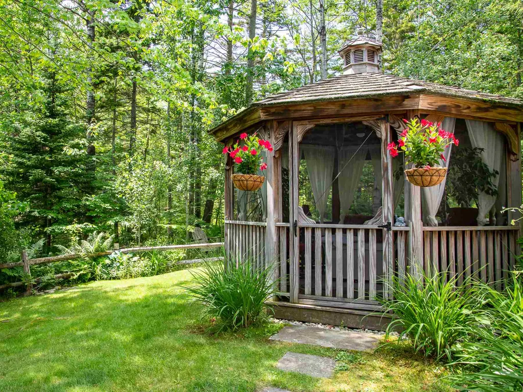 125 Carlyle Road Warren VT 05674