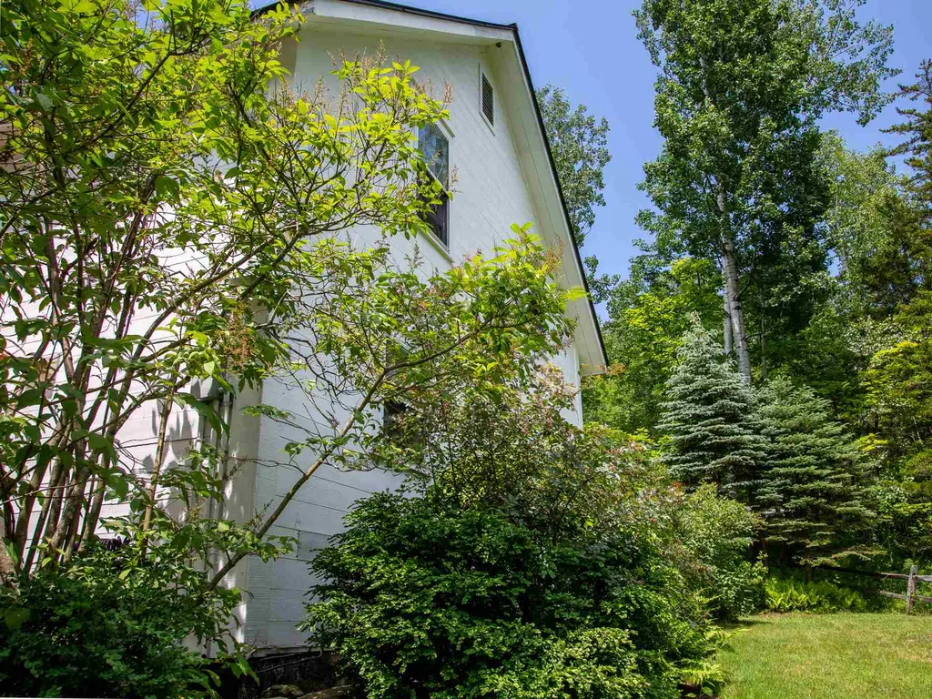 125 Carlyle Road Warren VT 05674