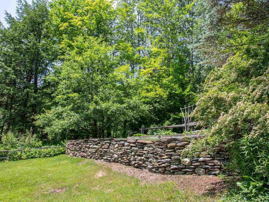 125 Carlyle Road Warren VT 05674