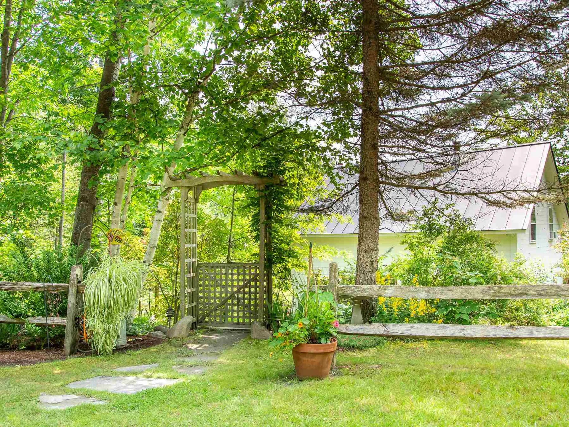 125 Carlyle Road Warren VT 05674