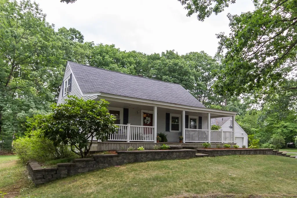 147 S Policy Street Salem NH 03079