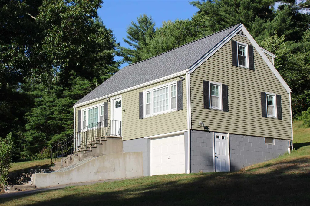 47 Hillcrest Lane Pelham NH 03076