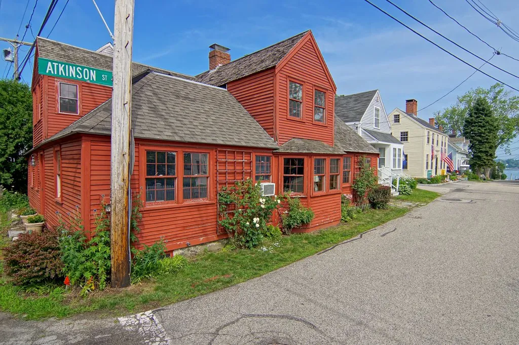 86 Main Street New Castle NH 03854