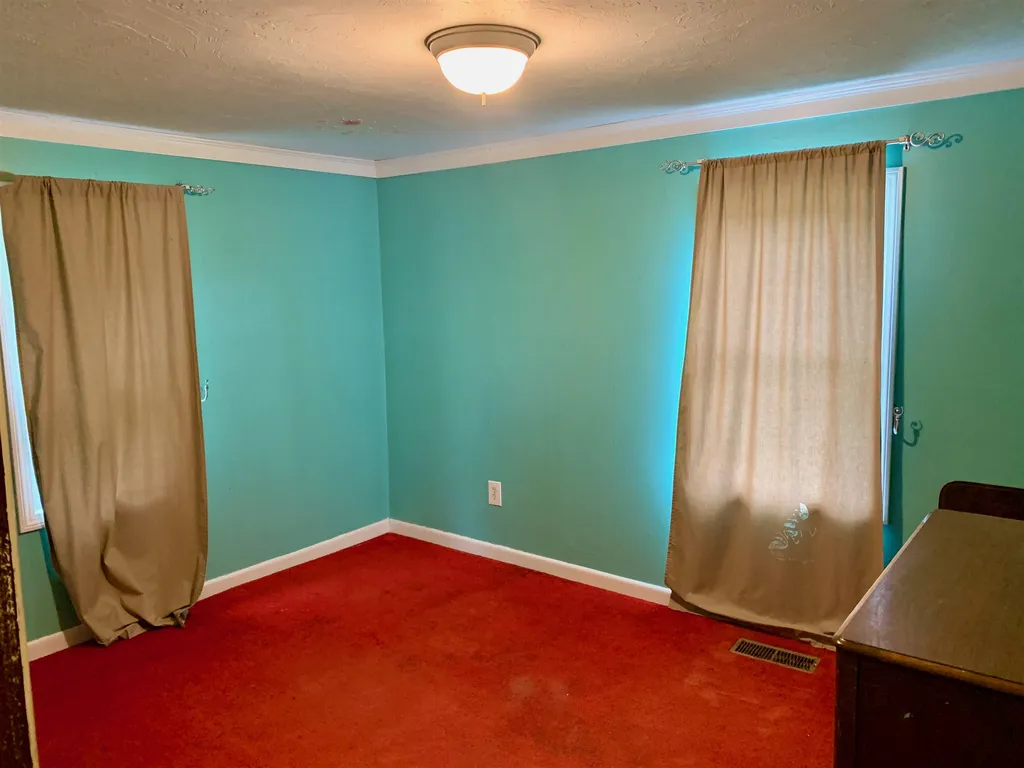 33 Edwards Street Colebrook NH 03576