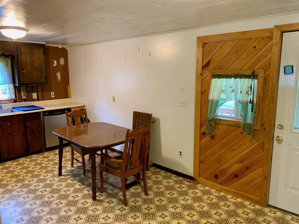 33 Edwards Street Colebrook NH 03576