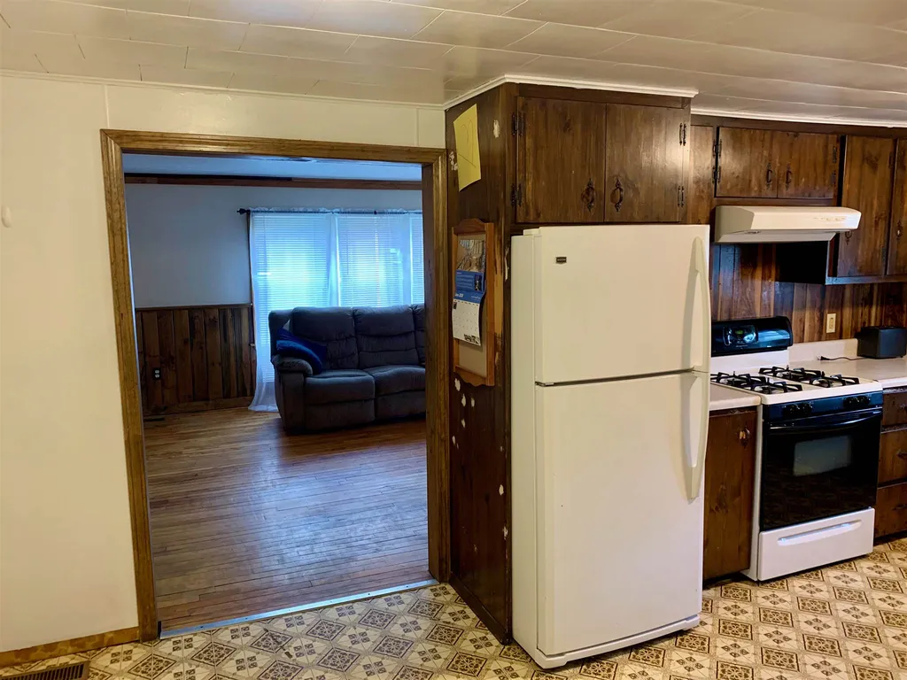 33 Edwards Street Colebrook NH 03576