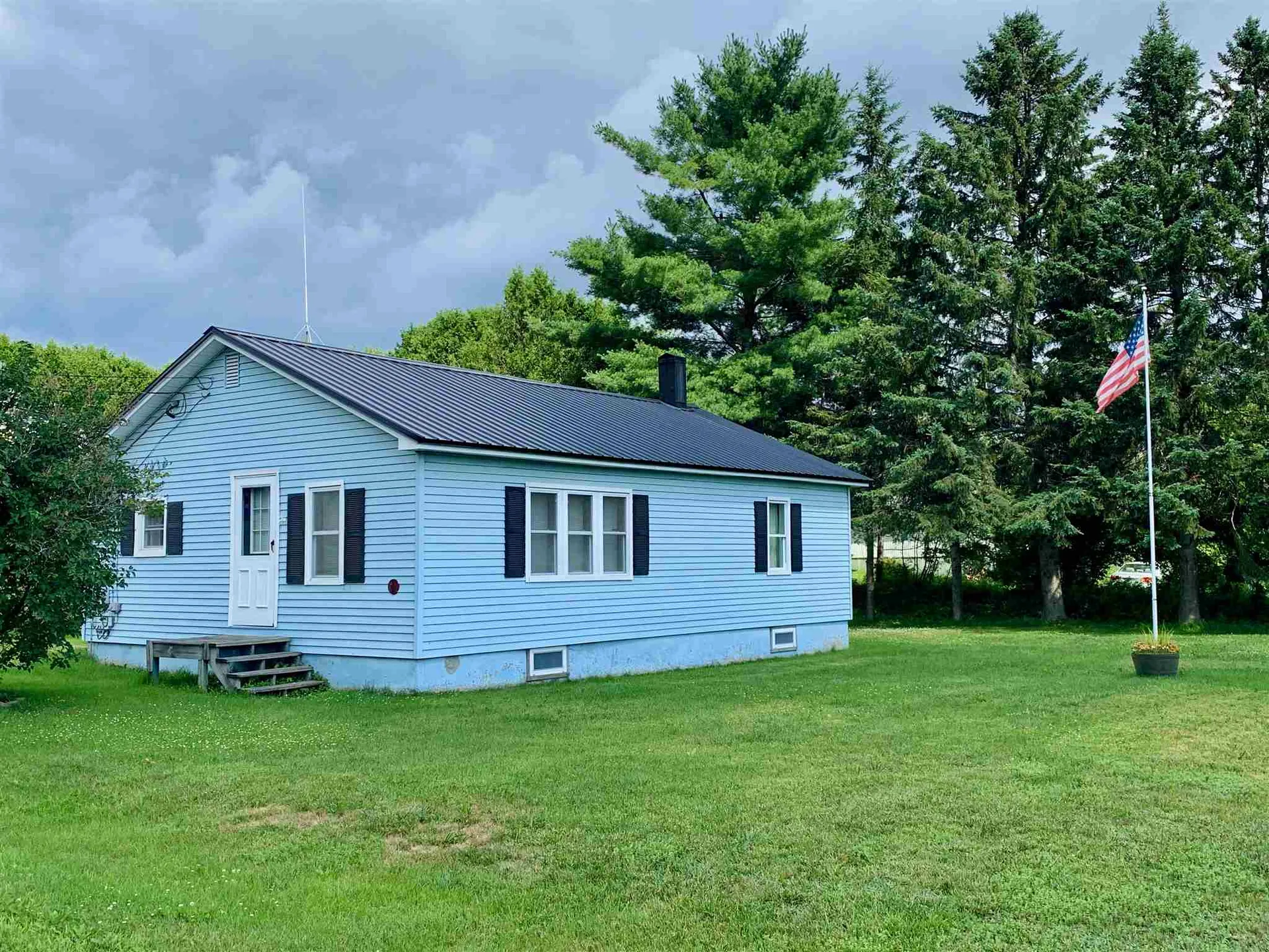 33 Edwards Street Colebrook NH 03576