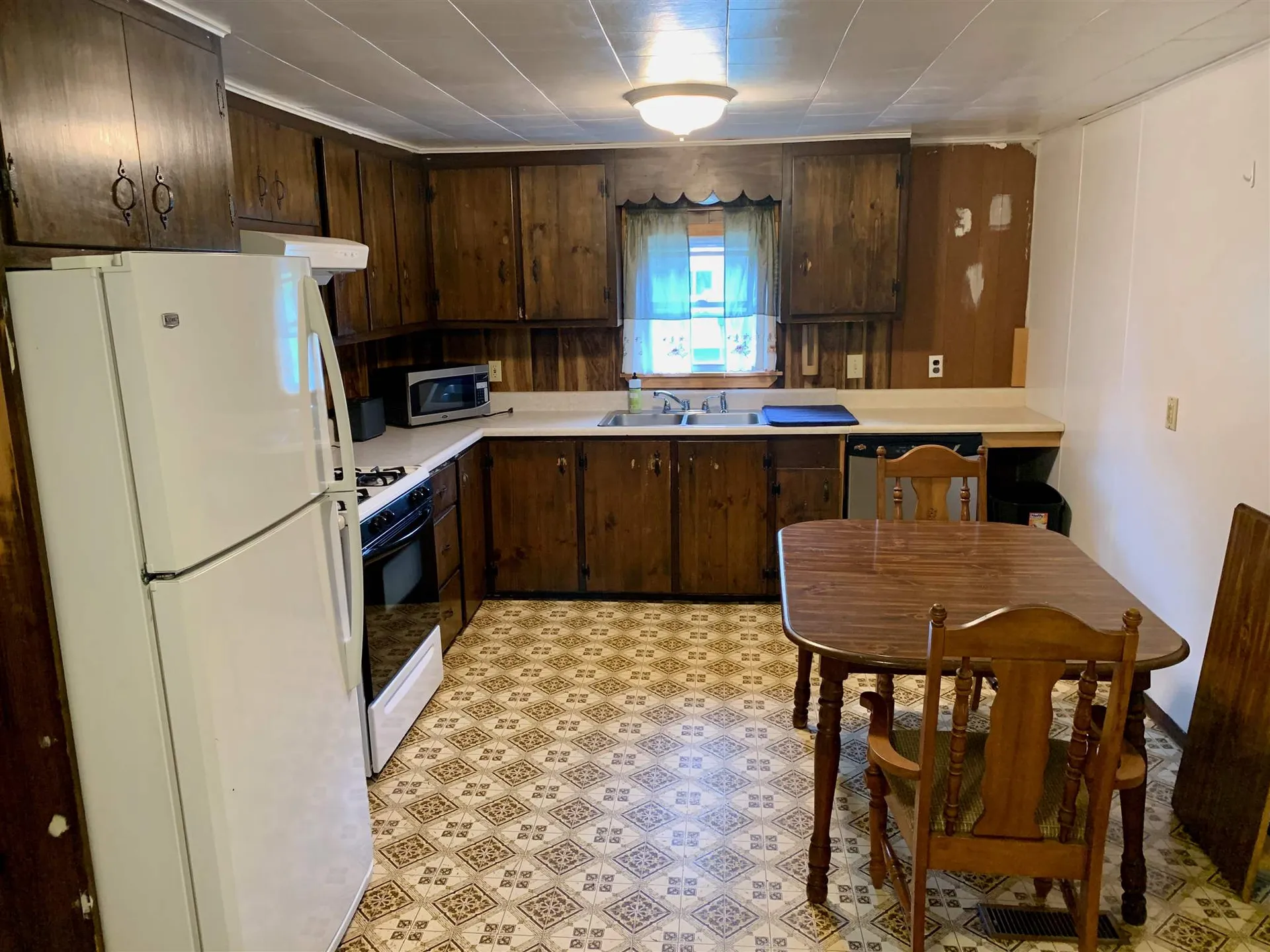 33 Edwards Street Colebrook NH 03576