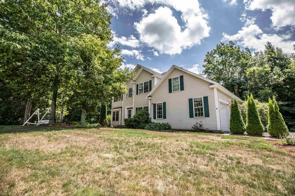 14 Farrwood Drive Hooksett NH 03106