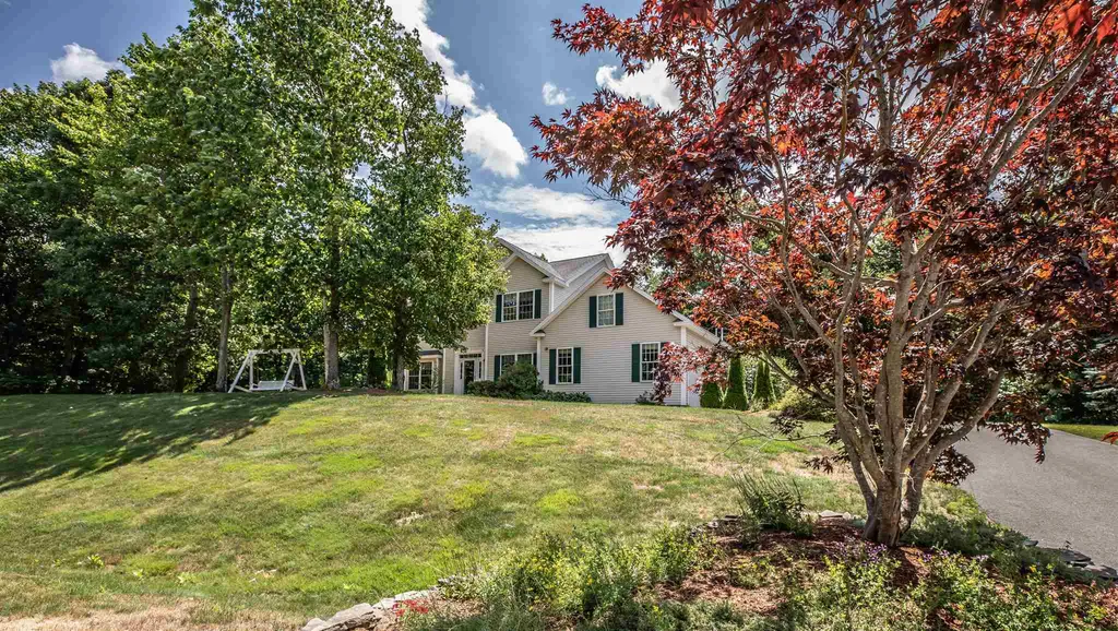 14 Farrwood Drive Hooksett NH 03106