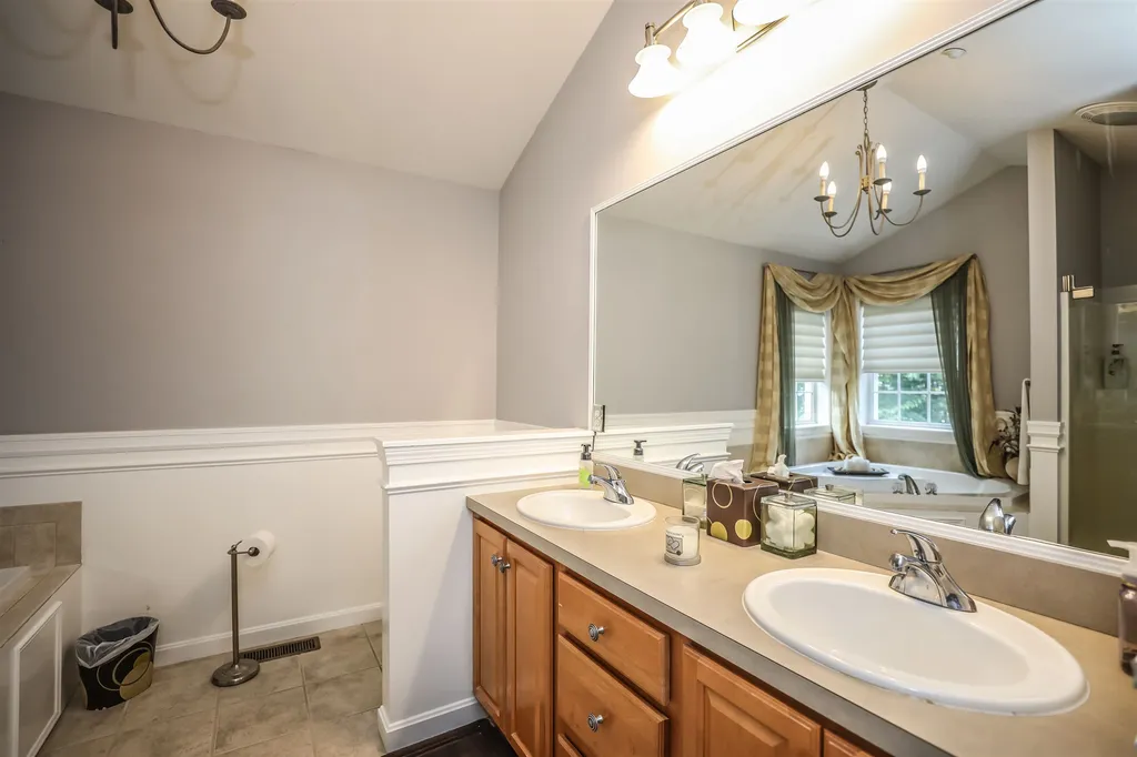 14 Farrwood Drive Hooksett NH 03106