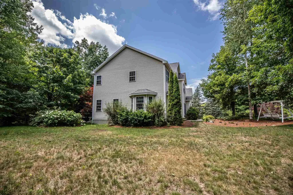 14 Farrwood Drive Hooksett NH 03106