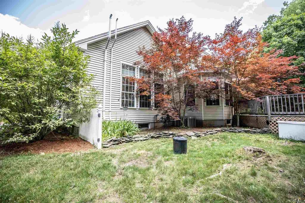 14 Farrwood Drive Hooksett NH 03106