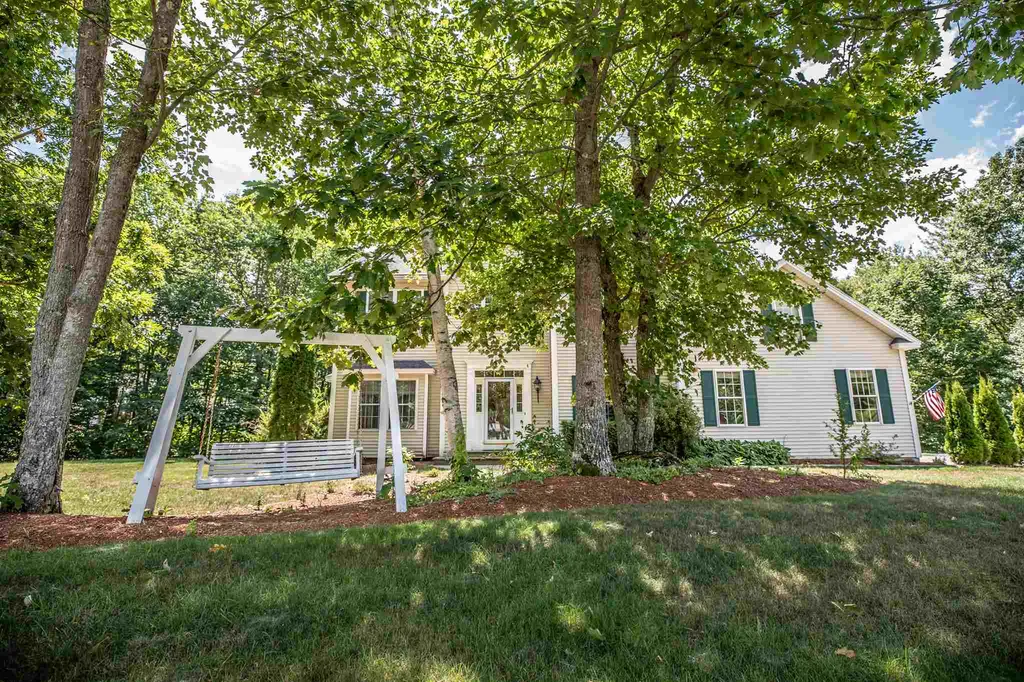 14 Farrwood Drive Hooksett NH 03106