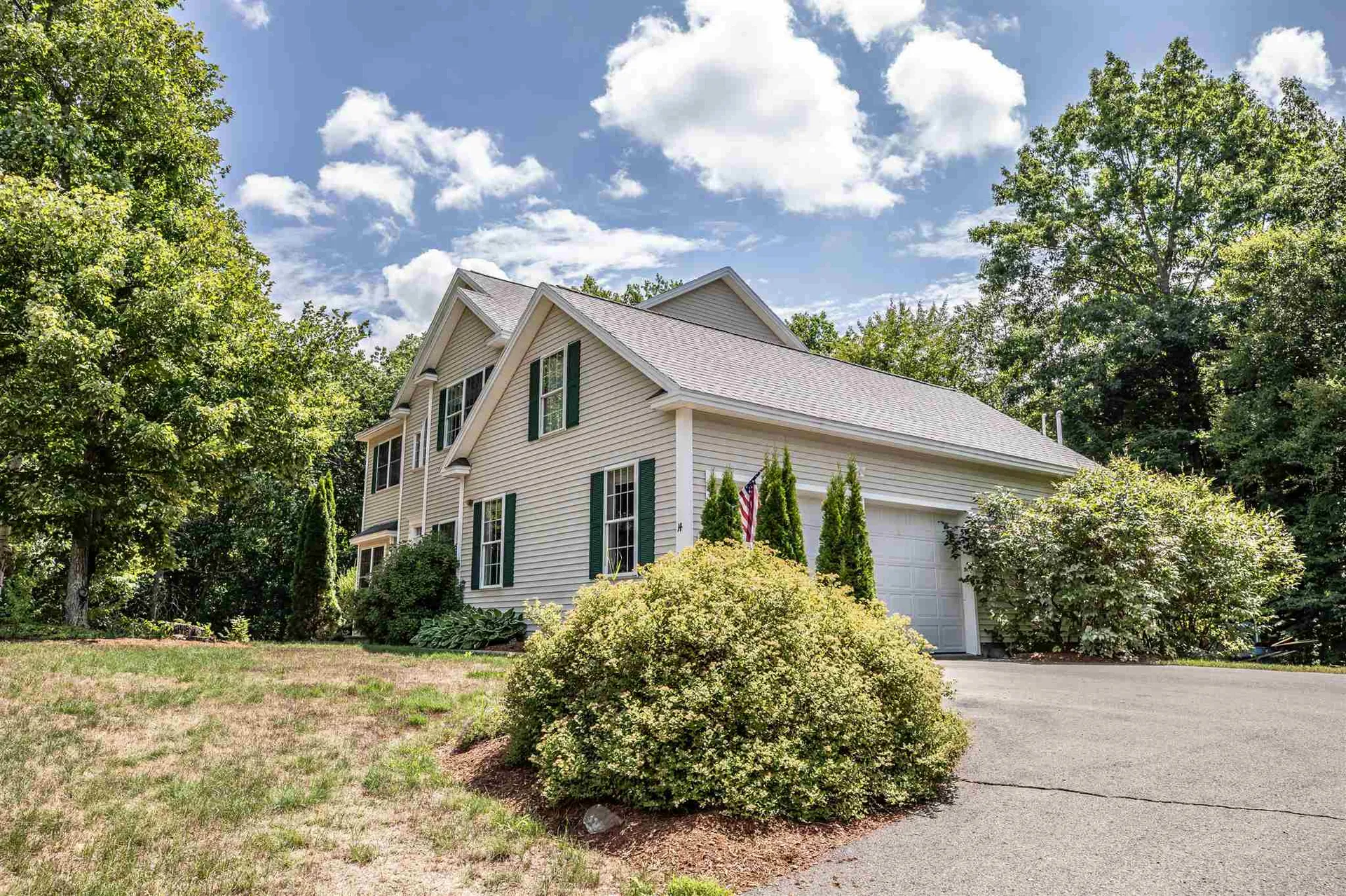 14 Farrwood Drive Hooksett NH 03106