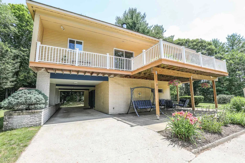 2 Fox Hollow Drive Weare NH 03281