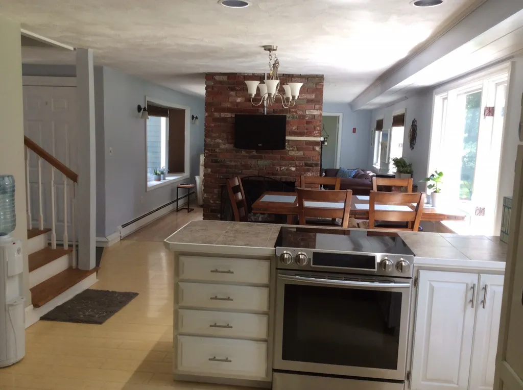 6 Shasta Drive Londonderry NH 03053