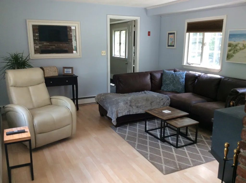 6 Shasta Drive Londonderry NH 03053