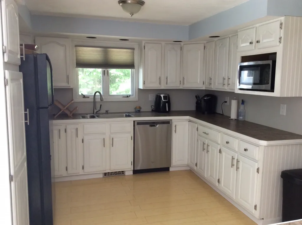 6 Shasta Drive Londonderry NH 03053