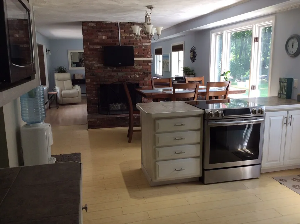 6 Shasta Drive Londonderry NH 03053