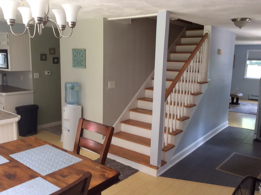 6 Shasta Drive Londonderry NH 03053