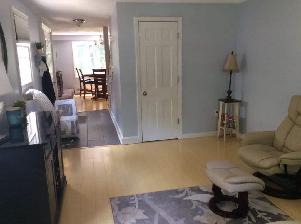 6 Shasta Drive Londonderry NH 03053