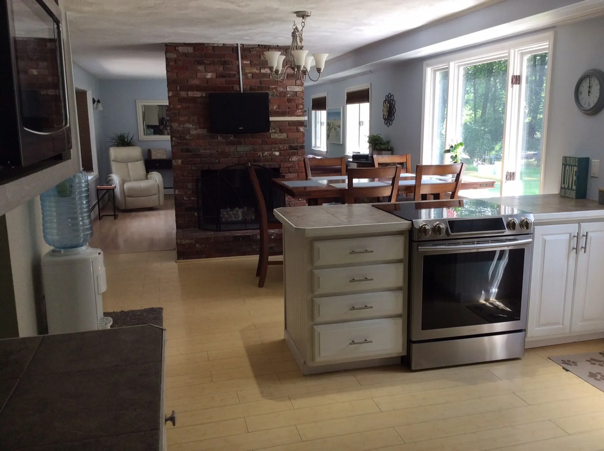 6 Shasta Drive Londonderry NH 03053