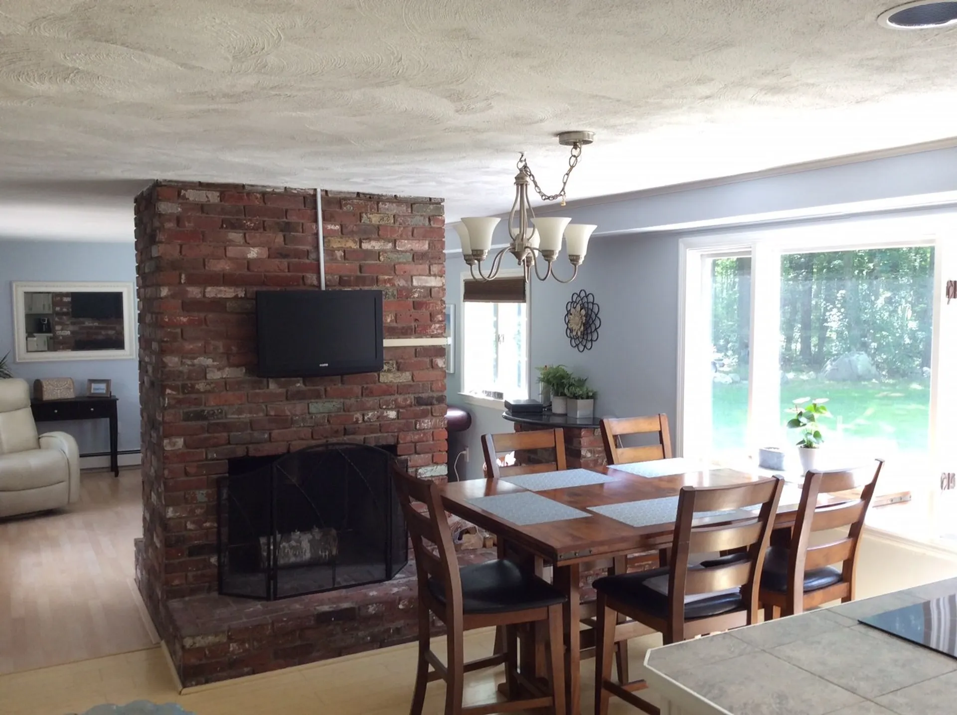 6 Shasta Drive Londonderry NH 03053