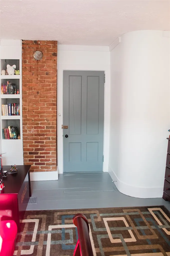 54 East Street Bristol VT 05443