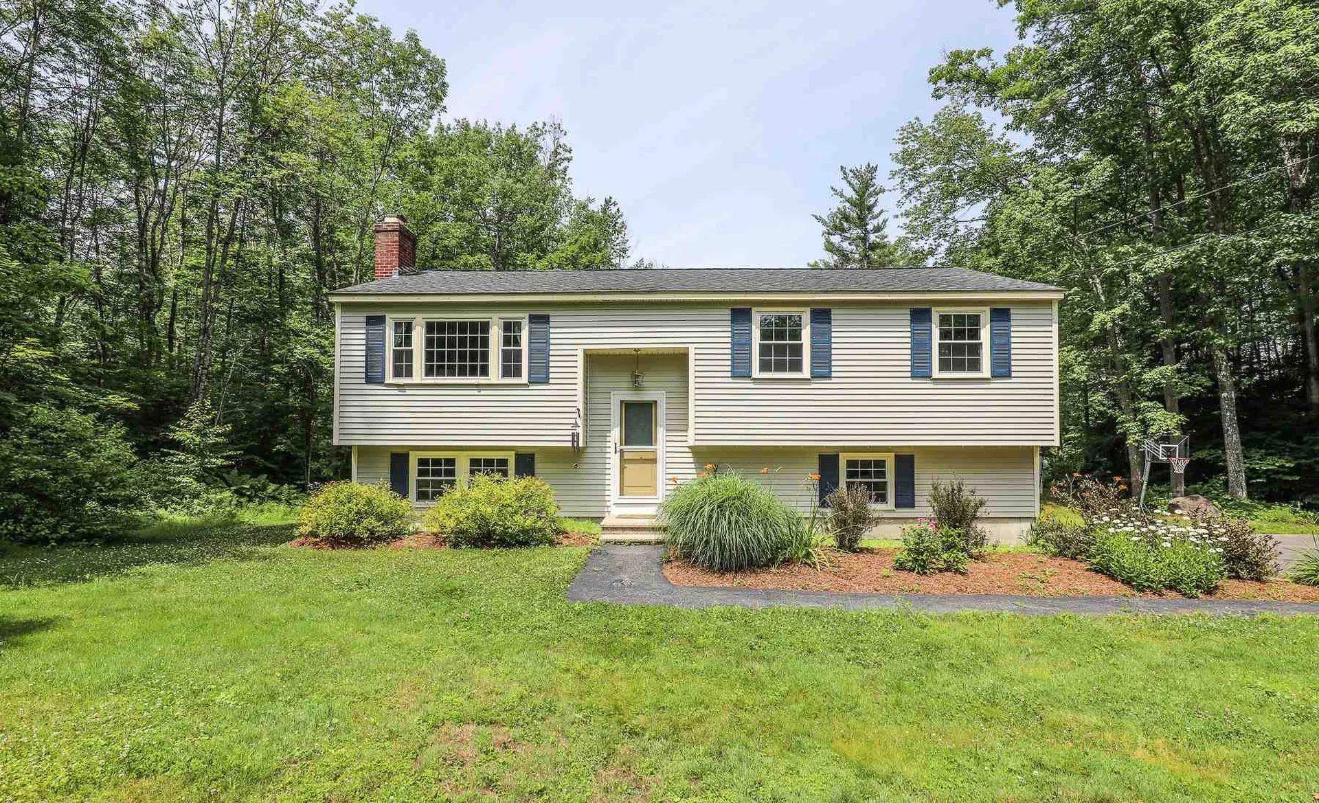 45 Checkerberry Lane Goffstown NH 03045