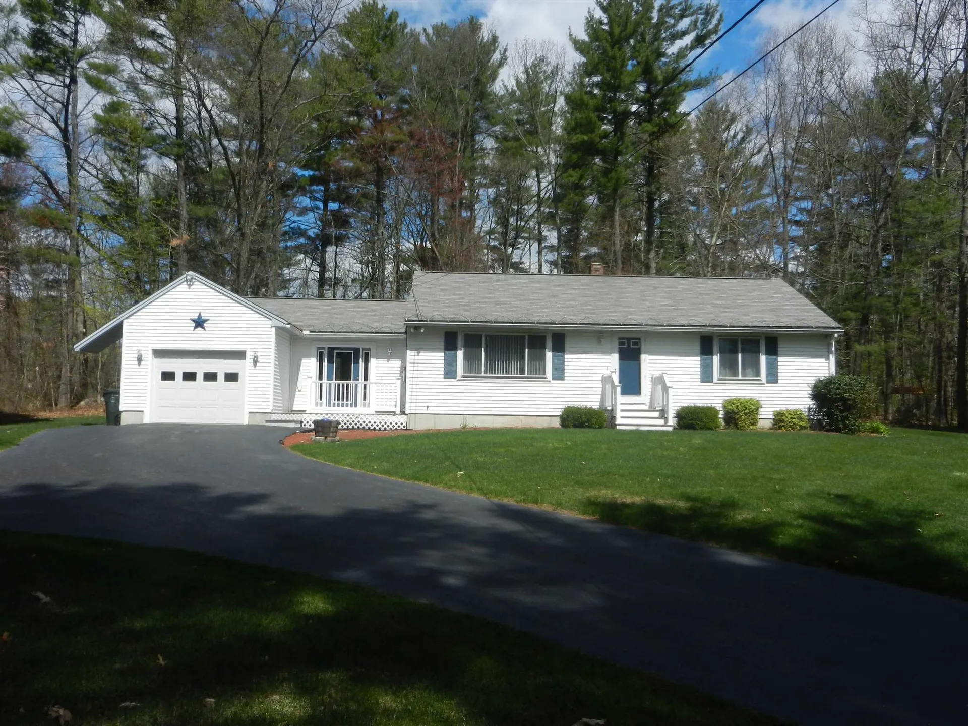 90 Hall Road Londonderry NH 03053