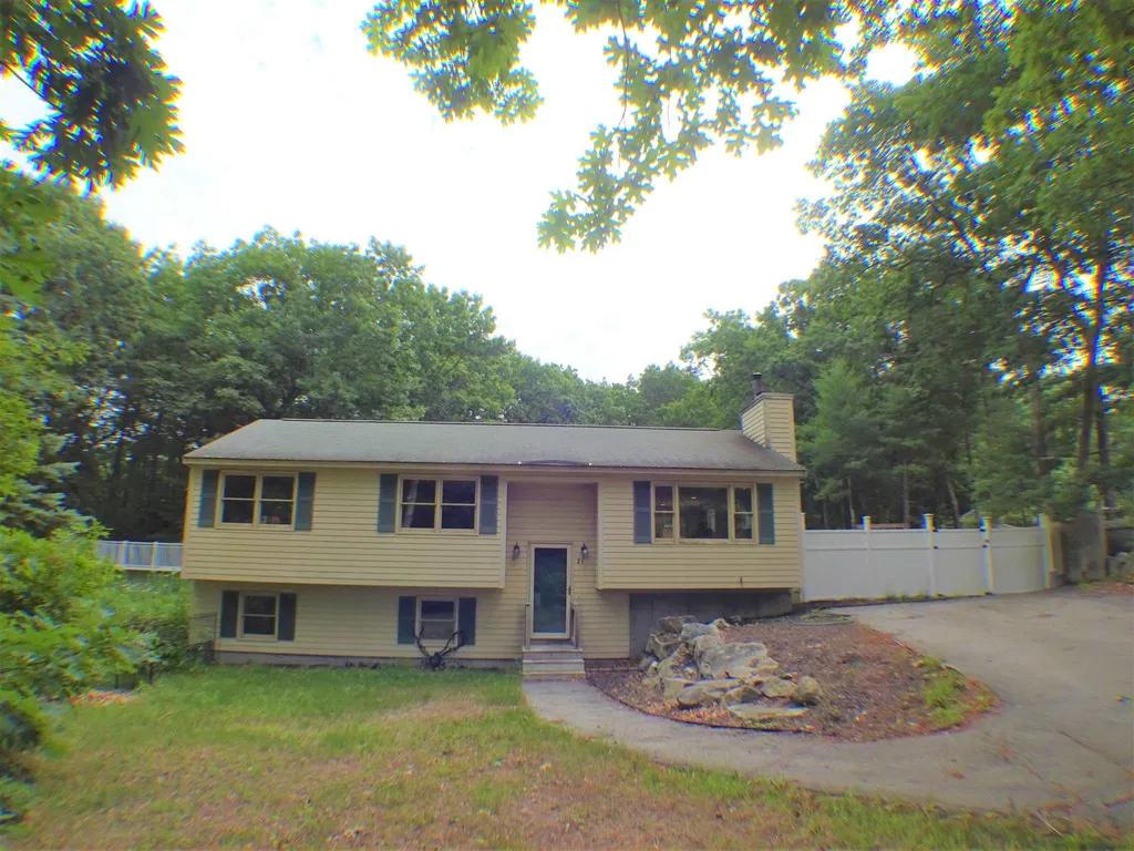 21 Garvin Road Derry NH 03038