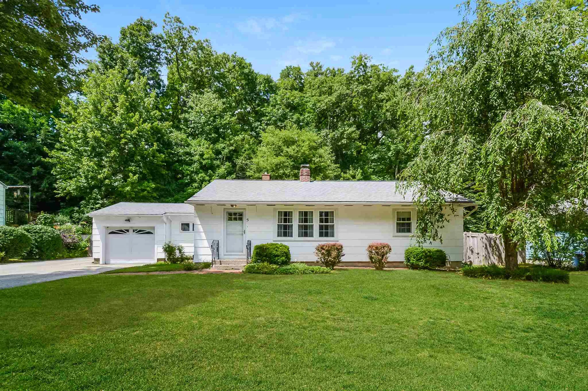 5 Dixville Street Nashua NH 03063