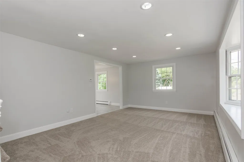 12 Ranger Road Hollis NH 03049