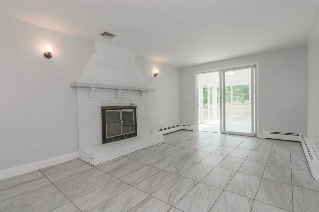 12 Ranger Road Hollis NH 03049
