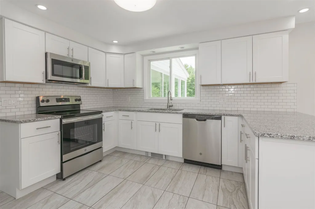 12 Ranger Road Hollis NH 03049