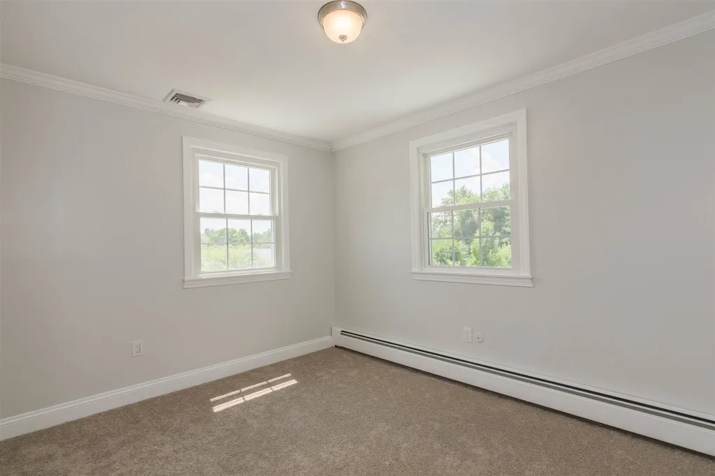 12 Ranger Road Hollis NH 03049