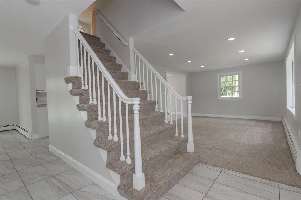12 Ranger Road Hollis NH 03049
