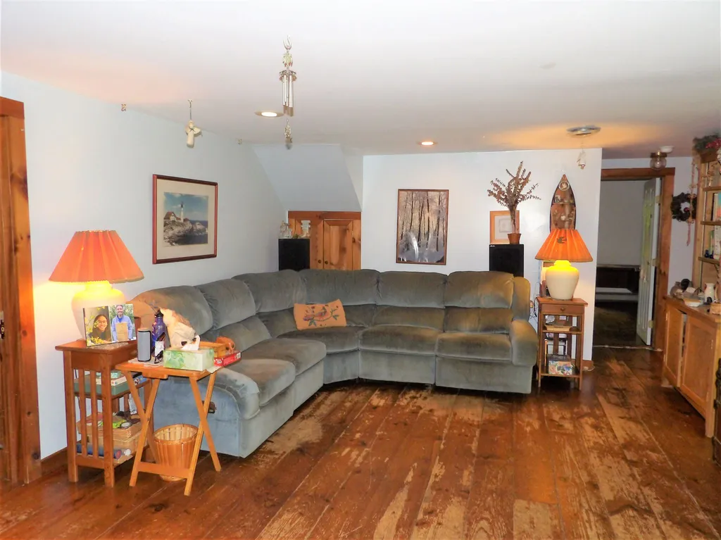 32 Bay Hill Road Northfield NH 03276