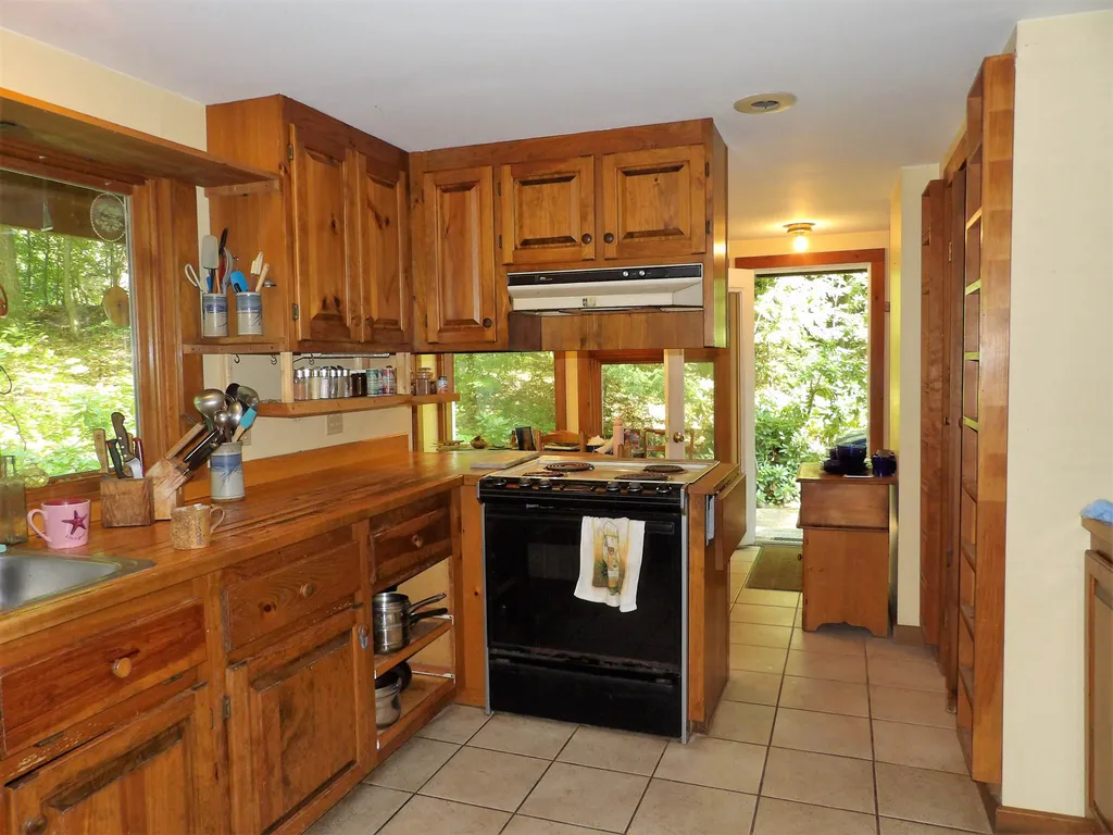 32 Bay Hill Road Northfield NH 03276