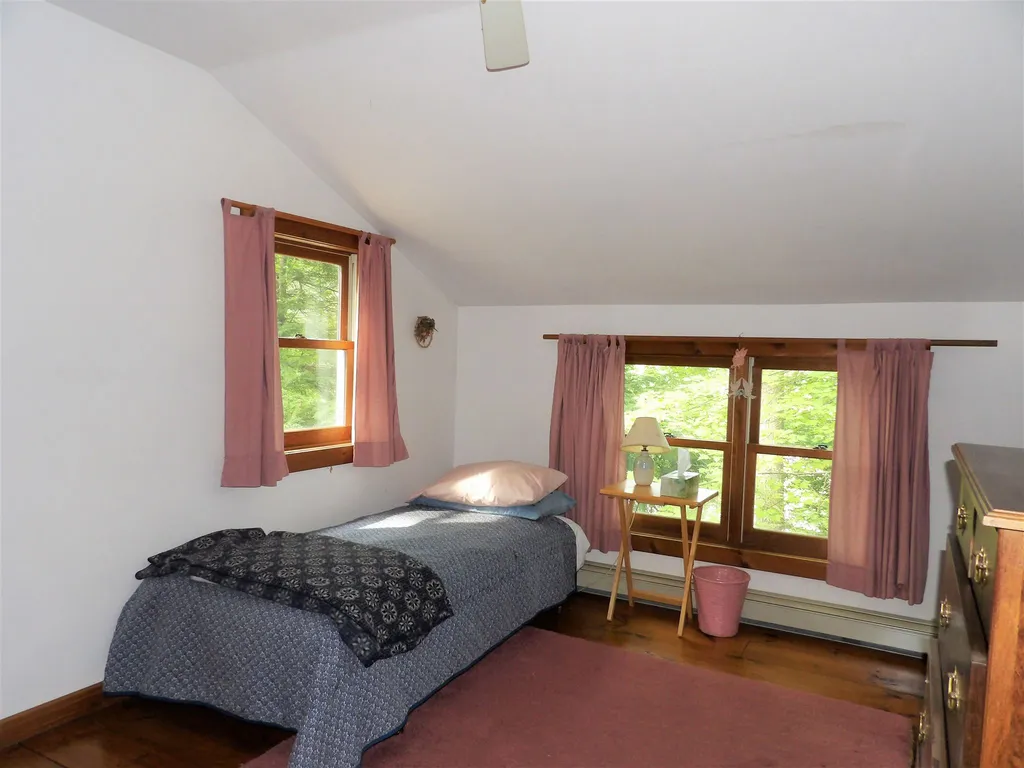 32 Bay Hill Road Northfield NH 03276