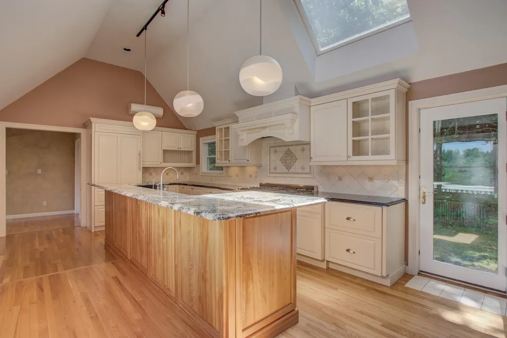 78 Post Road North Hampton NH 03862