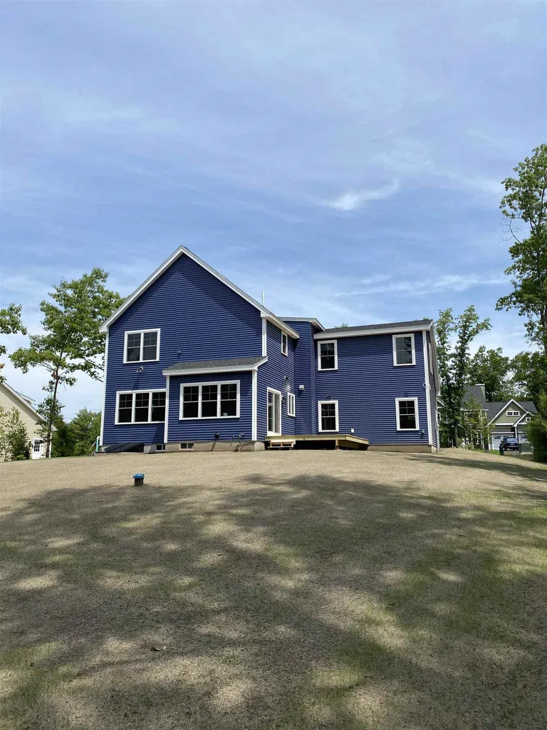 102 Haven Drive Auburn NH 03032