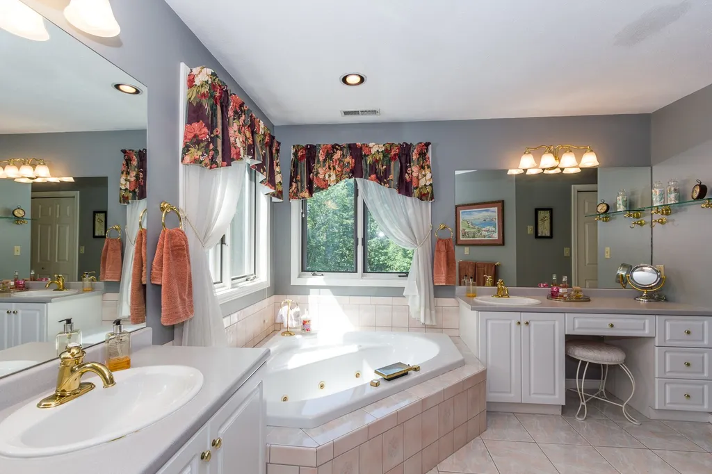 42 Cortland Drive Bedford NH 03110