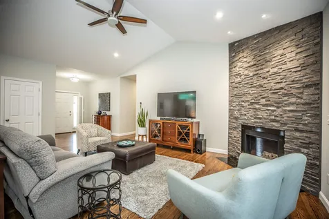 152 Sylvan Lane Manchester NH 03102