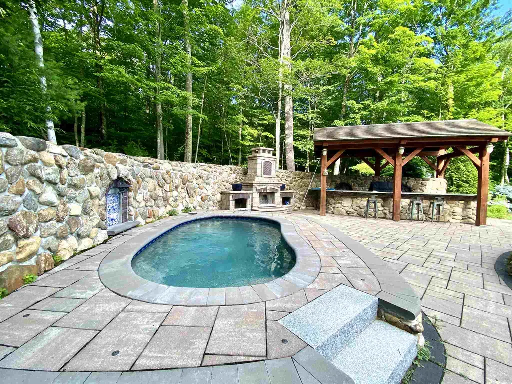 698 Cherry Valley Road Gilford NH 03249