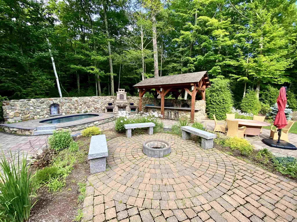 698 Cherry Valley Road Gilford NH 03249