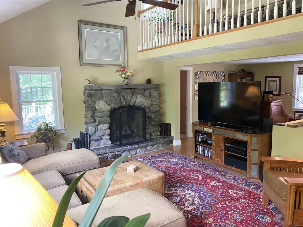 33 Range Road Holderness NH 03245
