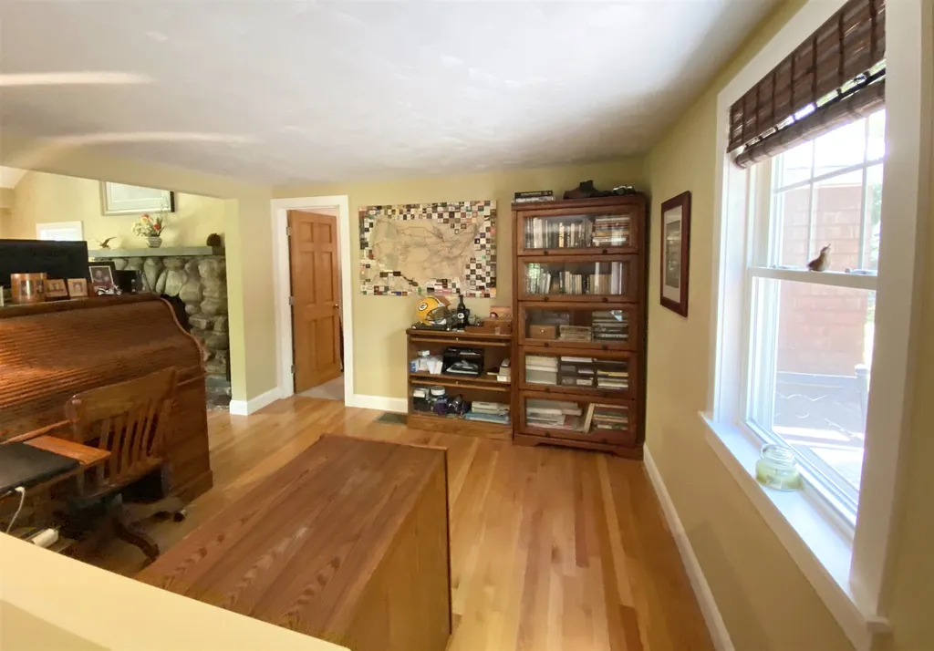 33 Range Road Holderness NH 03245