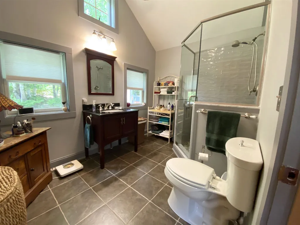 33 Range Road Holderness NH 03245
